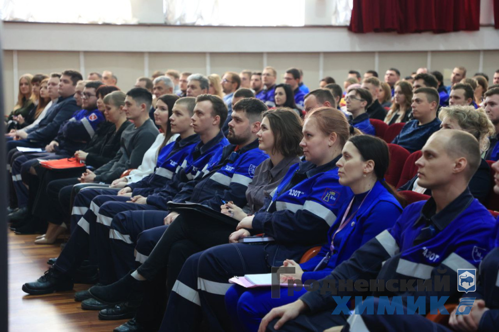 О выборах и не только: с коллективом ОАО «Гродно Азот» встретился глава Гродненской области Владимир Караник 